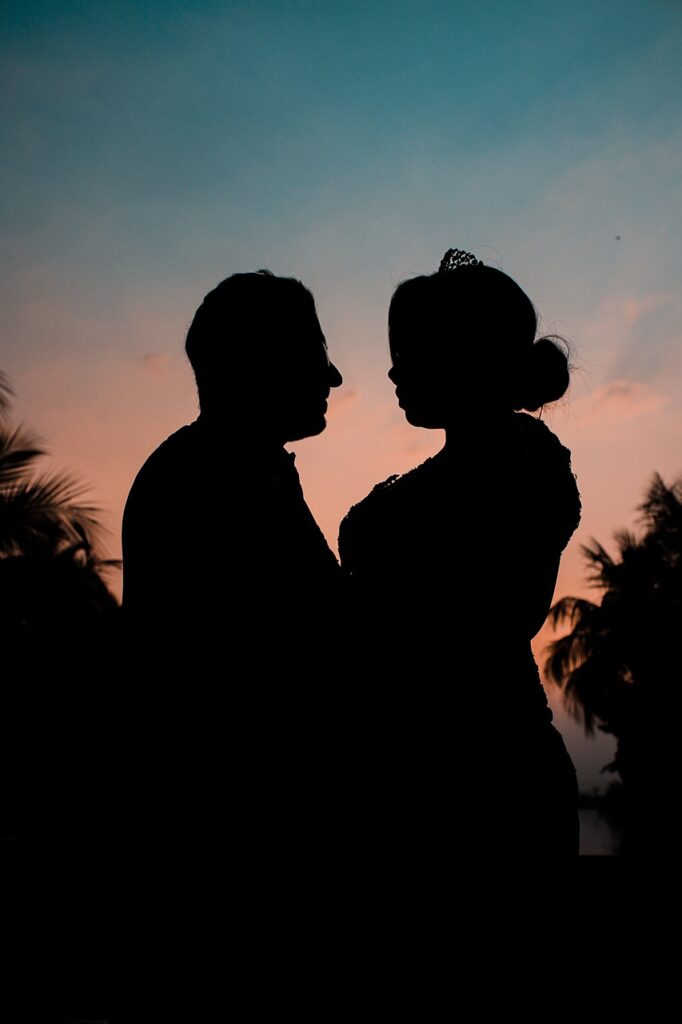 Couple Silhouette Relationship Love  - ChanFactory / Pixabay