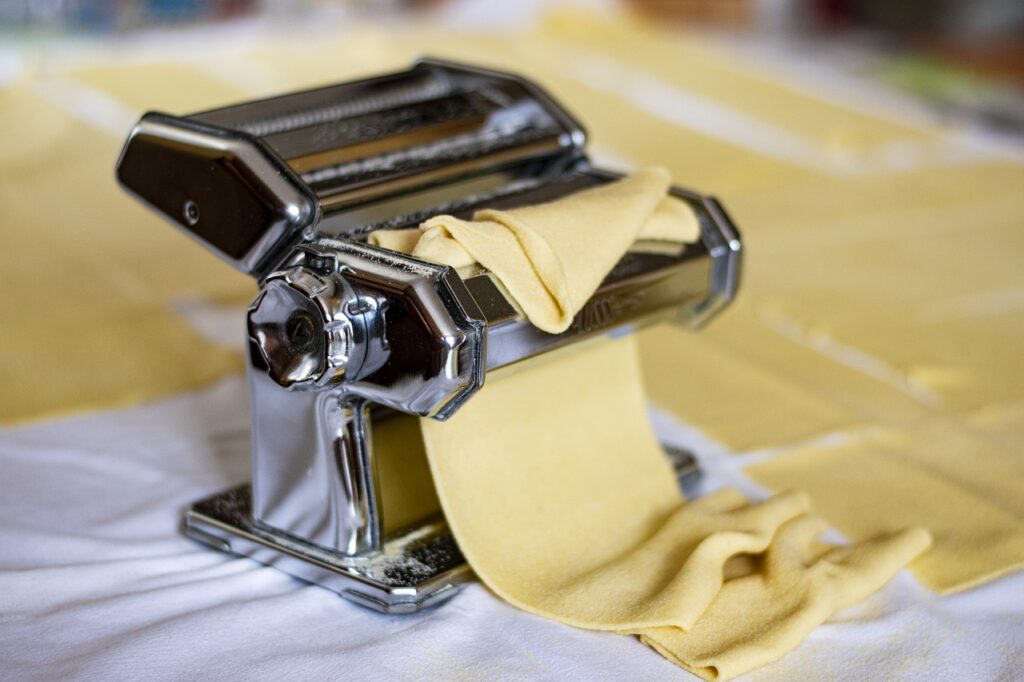 Pasta Maker Pasta Italian Cuisine  - Mrdidg / Pixabay